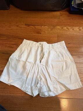 GAP White Women's Shorts - Size 2 Short